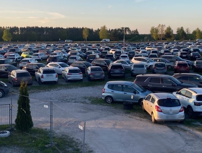 Parking Pod Wiatrakiem - parking lotnisko Modlin z transferem