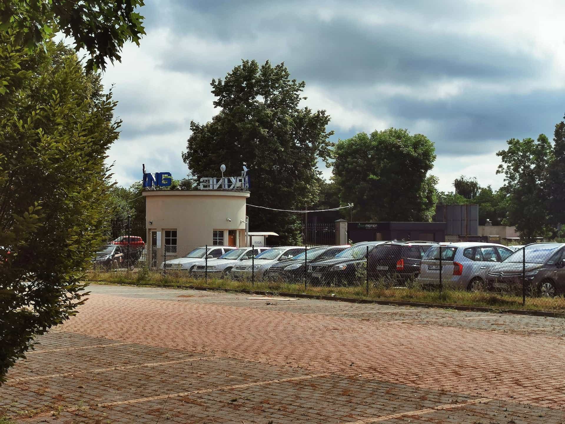 Zdjecie nr 5 parkingu Tani i Bezpieczny SMART przy lotnisku Modlin w Warszawie