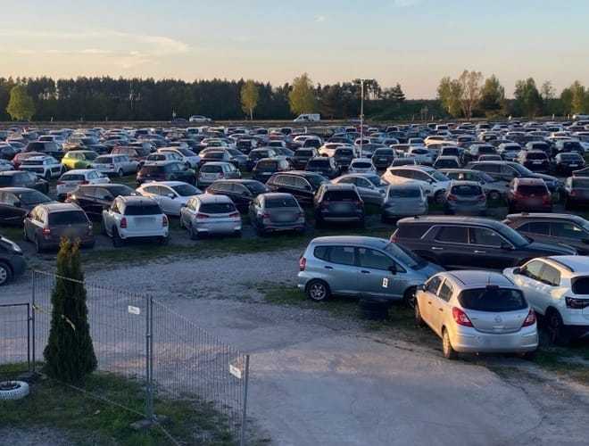Parking Pod Wiatrakiem - lotnisko Warszawa-Modlin (WMI) - zdjęcie parkingu