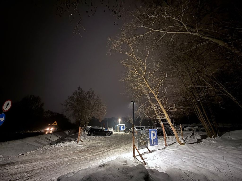 Park4Modlin - wjazd na parking wieczorem - lotnisko Warszawa-Modlin (WMI)