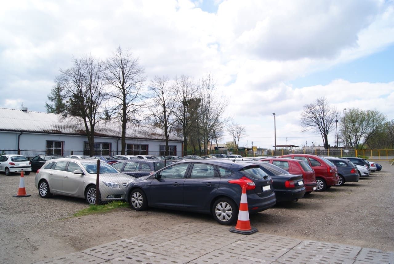 Ile kosztuje parking przy lotnisku Modlin? Cennik 2026 - zdjęcie artykułu