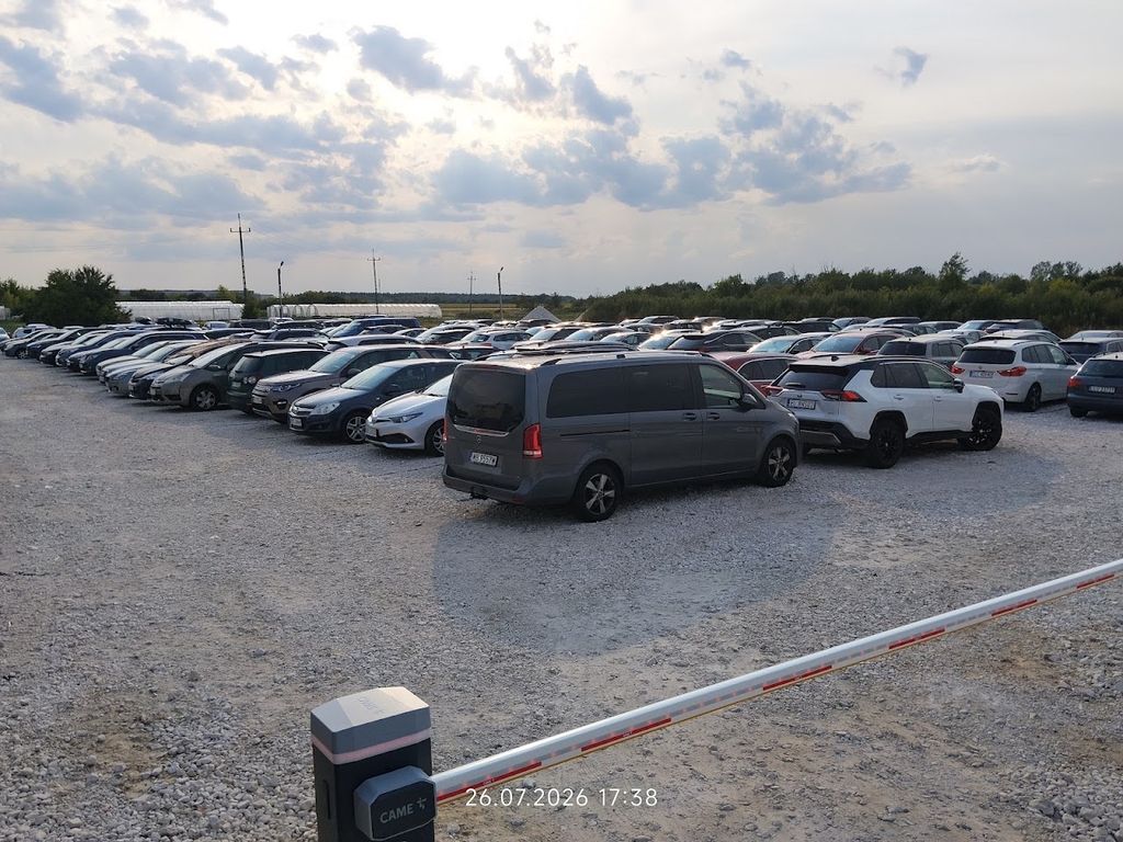 Pol-Park Modlin - plac parkingowy - lotnisko Warszawa-Modlin (WMI)