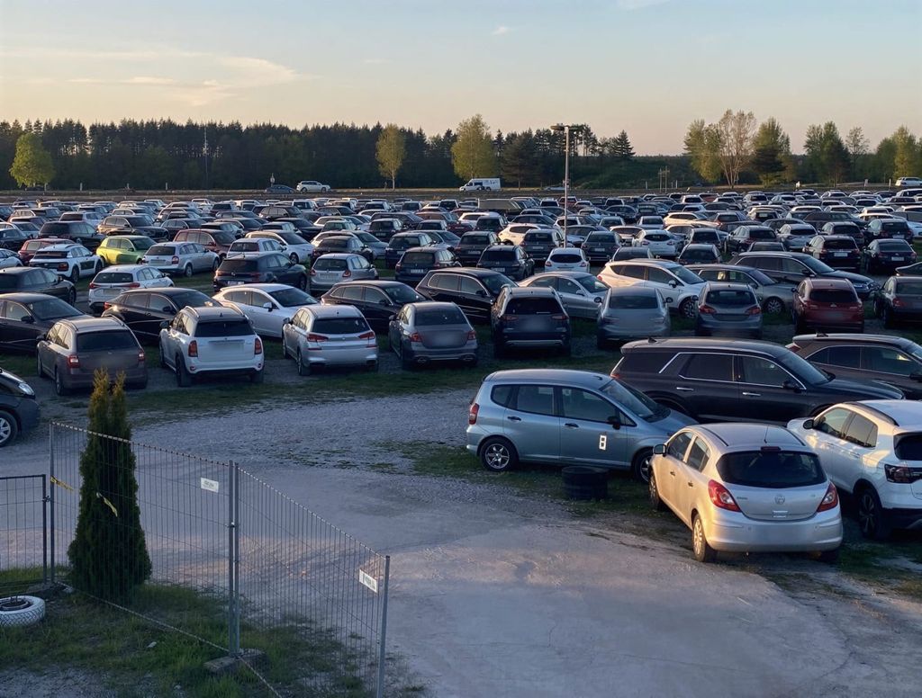 Parking Pod Wiatrakiem - parking lotnisko Modlin z transferem