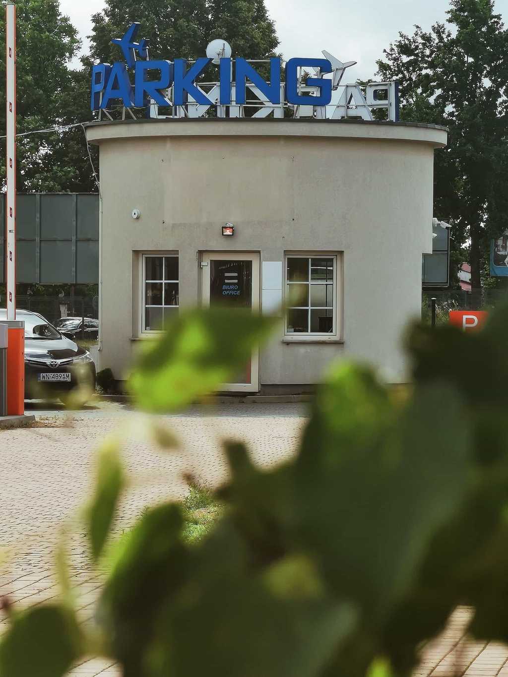 Zdjecie nr 3 parkingu Tani i Bezpieczny przy lotnisku Modlin w Warszawie