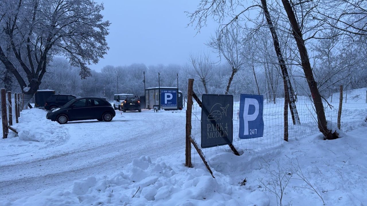 Park4Modlin - parking lotnisko Warszawa-Modlin (WMI) - zdjęcie parkingu