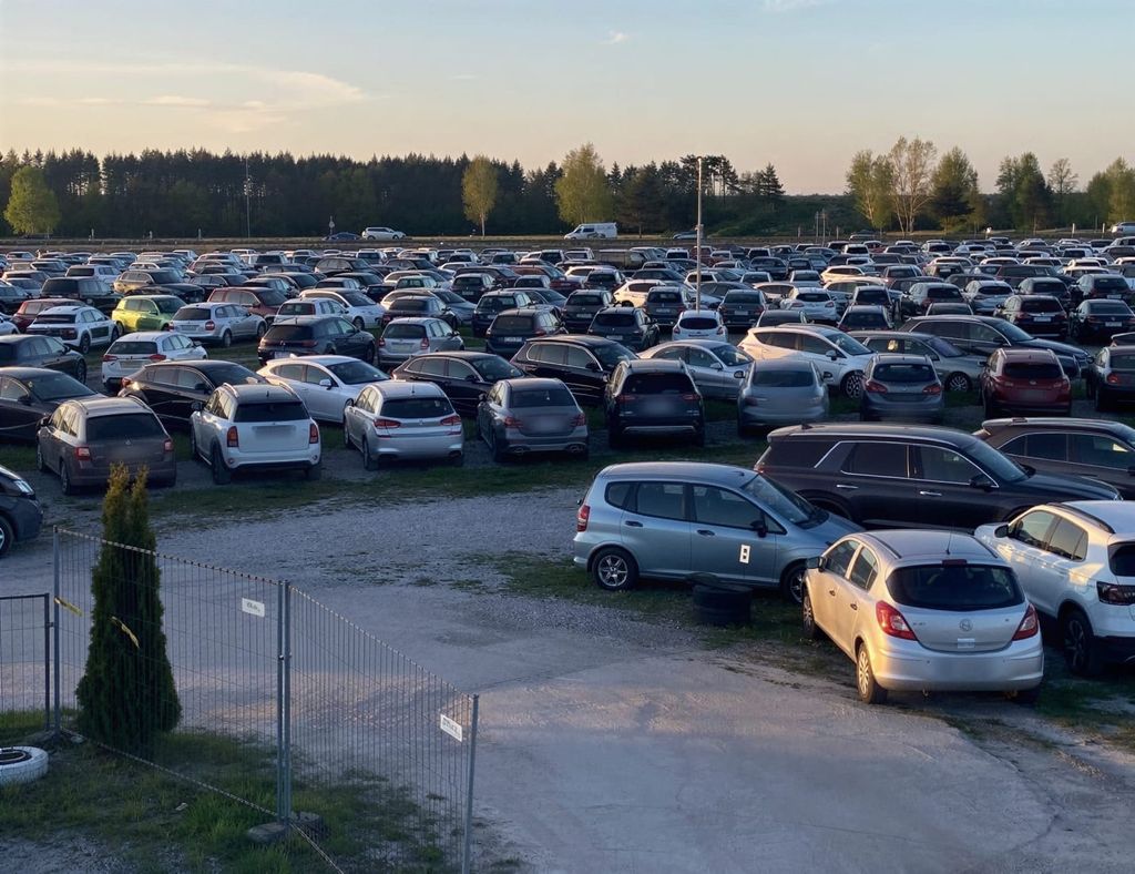 Parking Pod Wiatrakiem - lotnisko Warszawa-Modlin (WMI) - zdjęcie 4