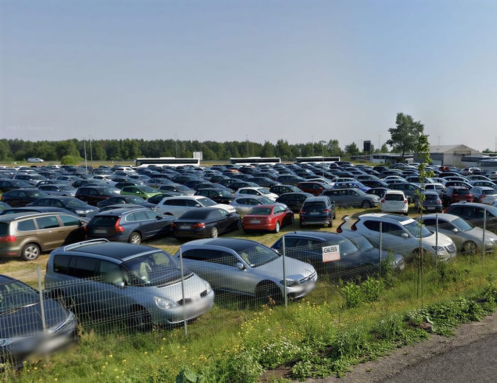 Parking Pod Wiatrakiem - lotnisko Warszawa-Modlin (WMI) - zdjęcie 3